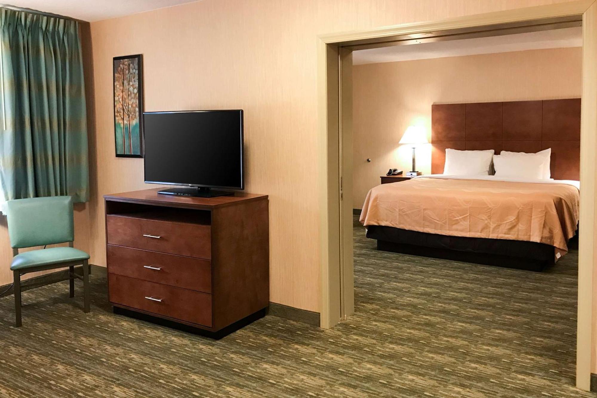Quality Inn Bedford Bagian luar foto