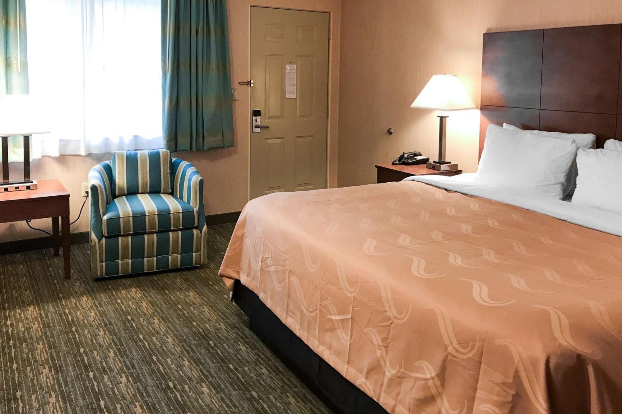 Quality Inn Bedford Bagian luar foto
