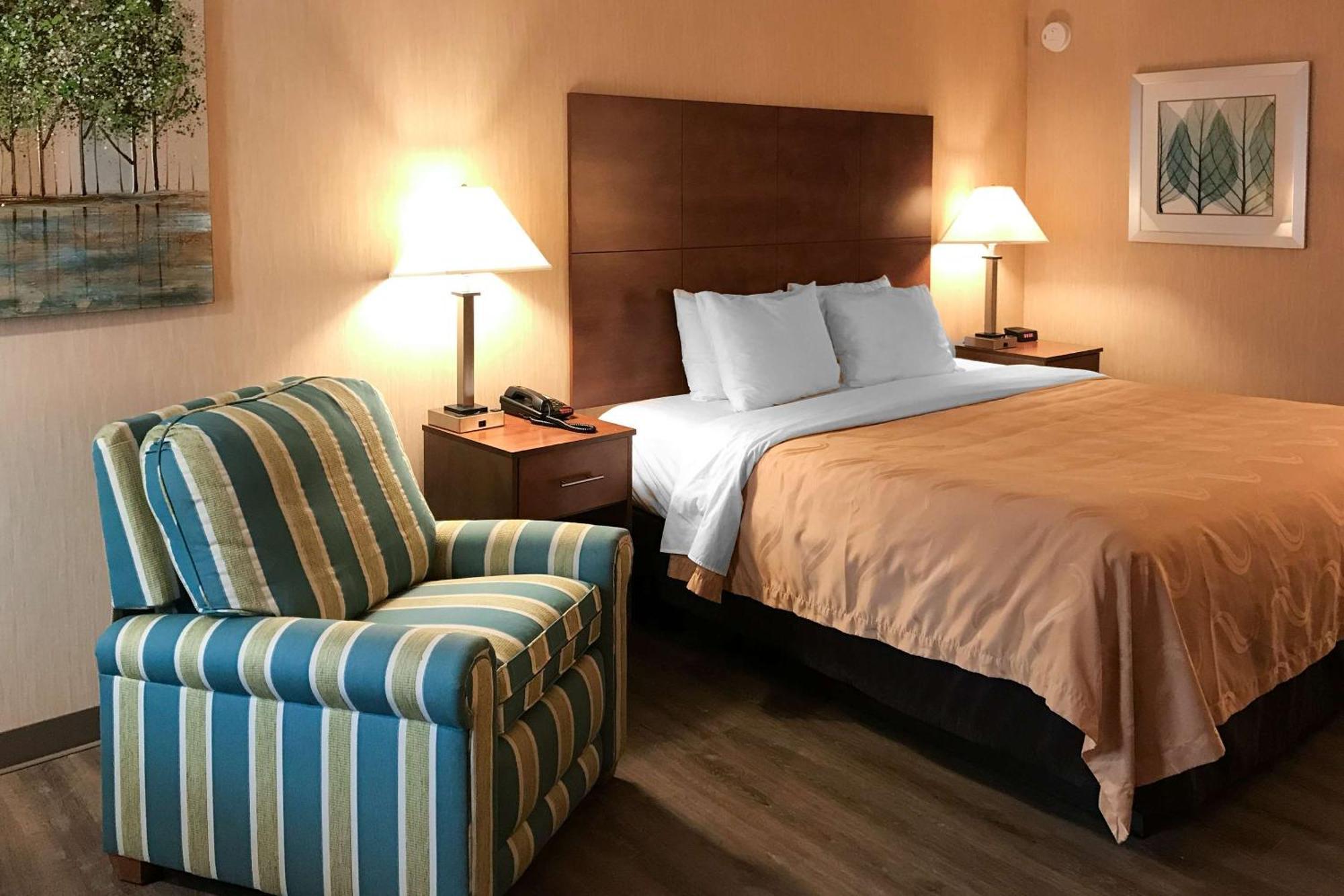 Quality Inn Bedford Bagian luar foto