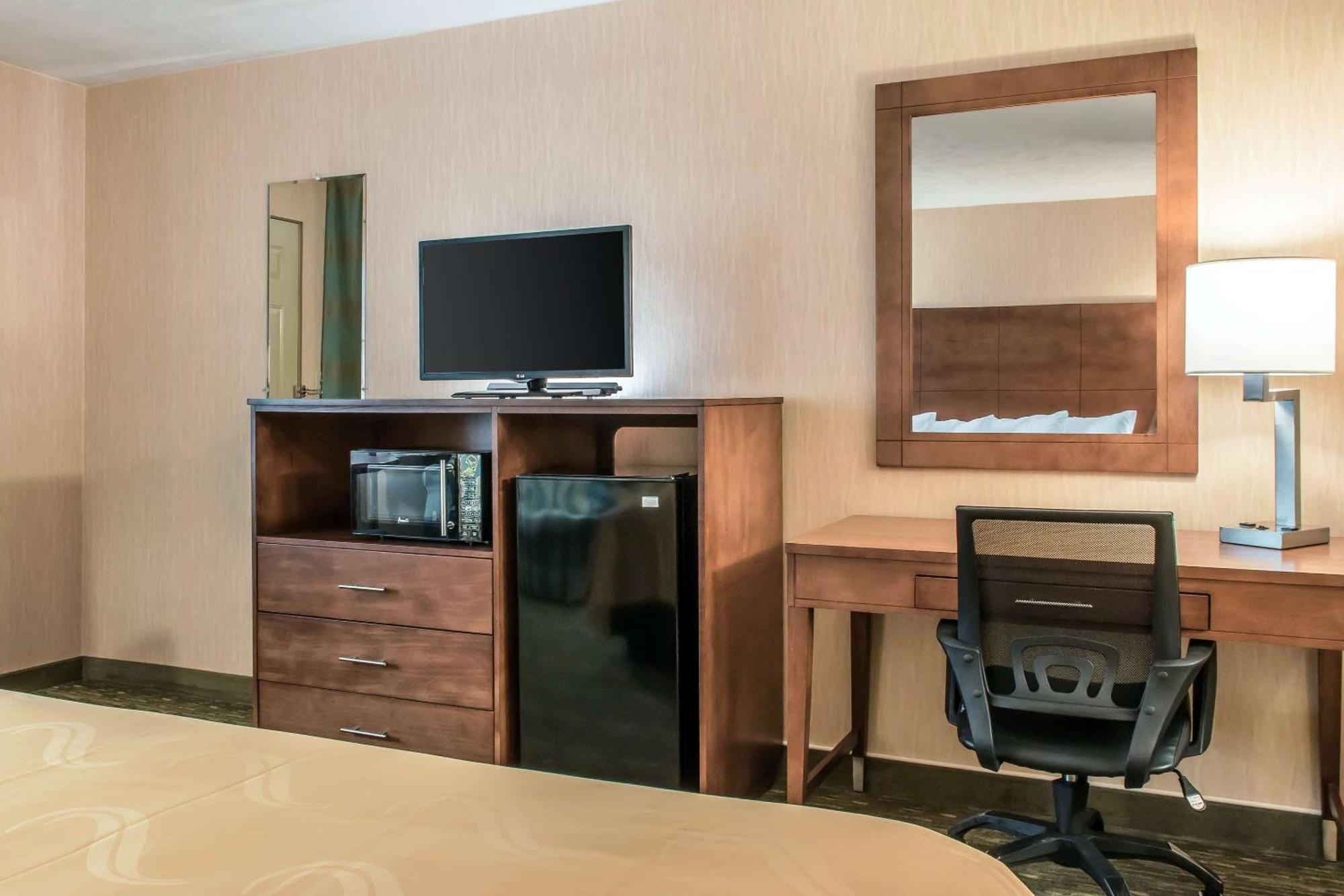 Quality Inn Bedford Bagian luar foto