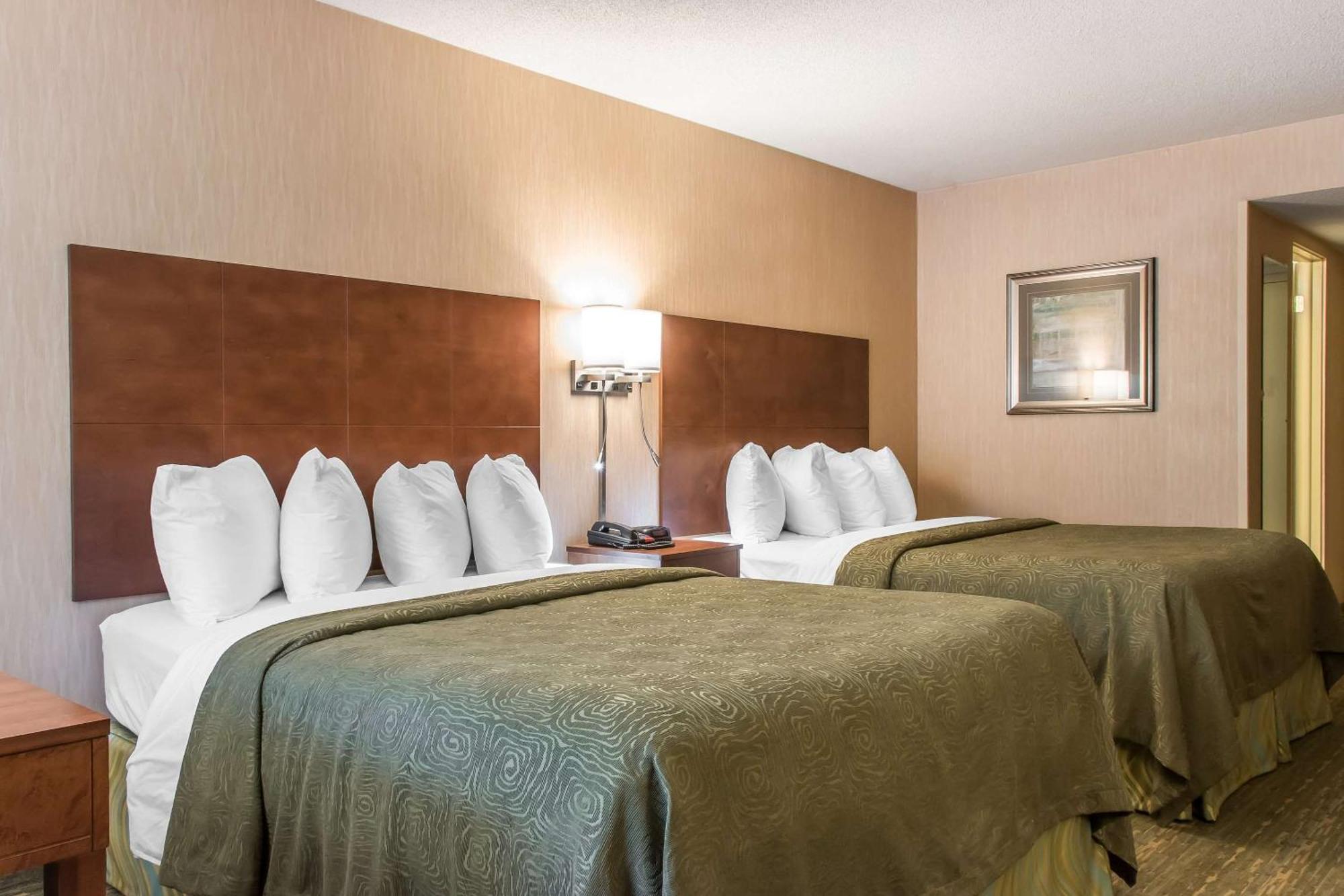 Quality Inn Bedford Bagian luar foto