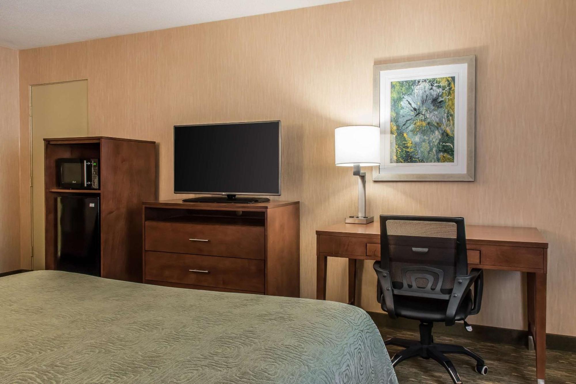 Quality Inn Bedford Bagian luar foto